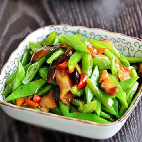 美味的扁豆香菇腊肉