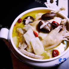 美味的竹荪香菇鸡汤