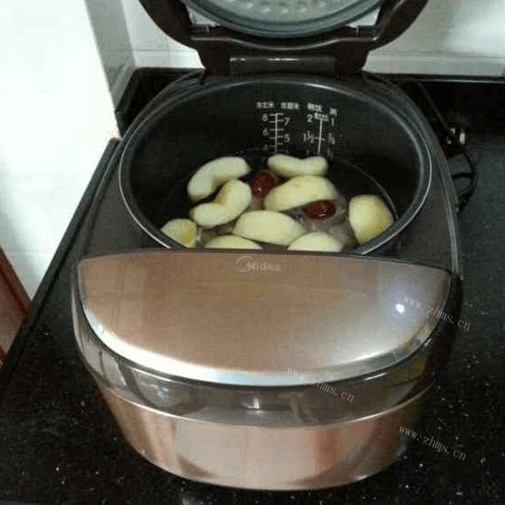 美味的苹果瘦肉汤做法图解7)