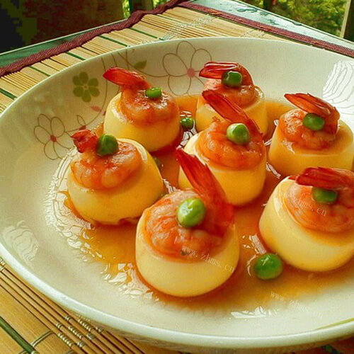 美味的玉子豆腐蒸虾仁
