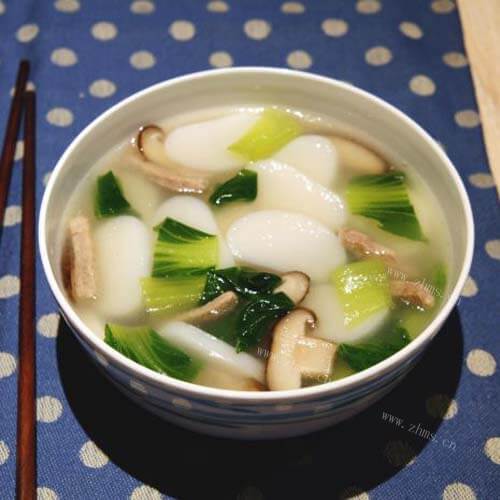 好喝的鸡蛋青菜年糕汤