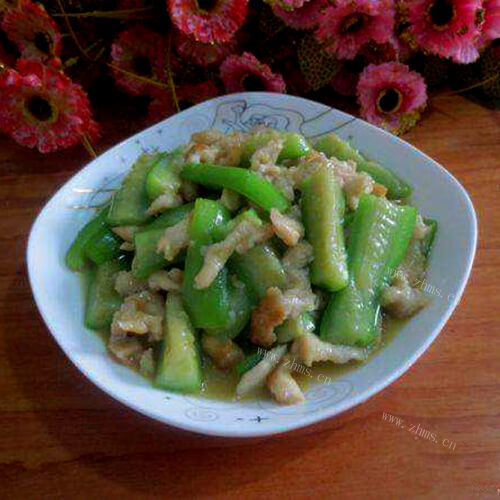 美味的鸡胸肉炒丝瓜