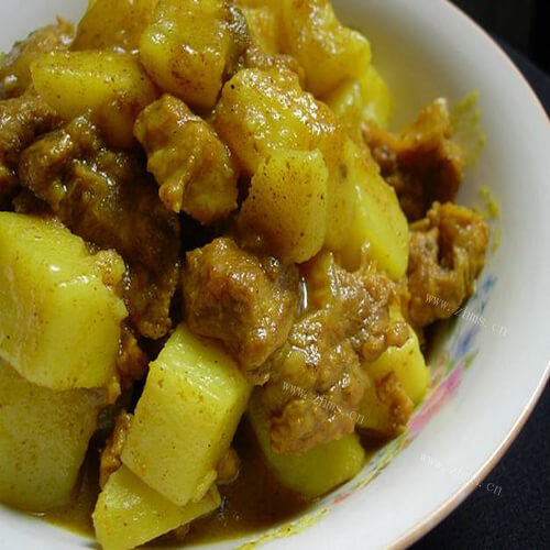 浓情美味咖喱鸡架炖土豆