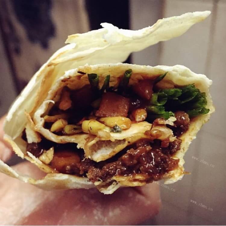 美味刷酱卷饼