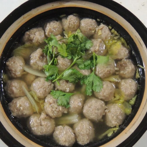 美味的黑豆冬瓜猪肉丸子汤