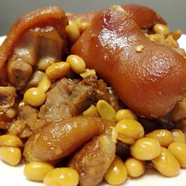 细嫩香甜猪手炖黄豆
