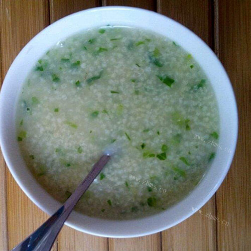 健康的婴儿辅食粥 