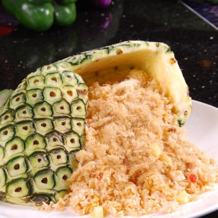 可口的泰国菠萝炒饭