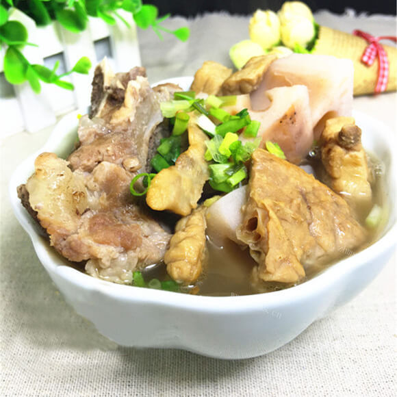美味的猪肺筒骨莲藕汤