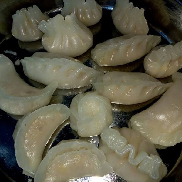可口的韭菜鸡蛋水晶饺