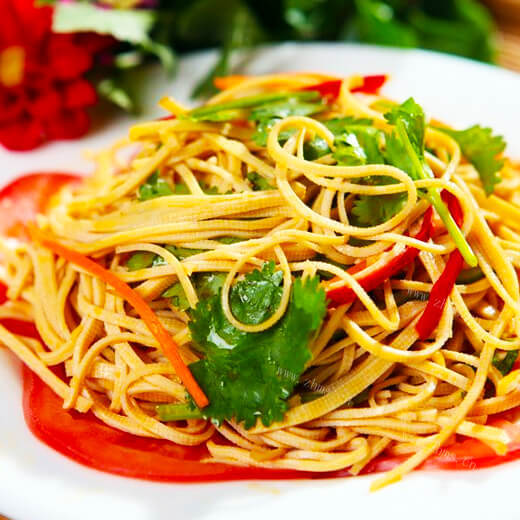美味的豆腐皮蛋炒饭