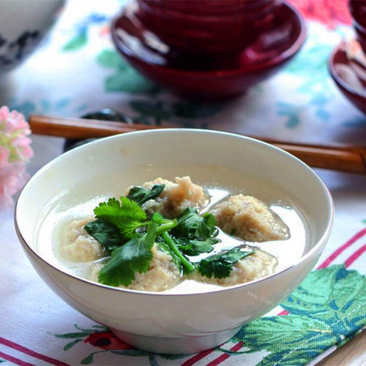 好吃的炸肉豆腐汤