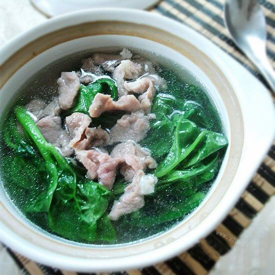 家常木耳菜肉片汤