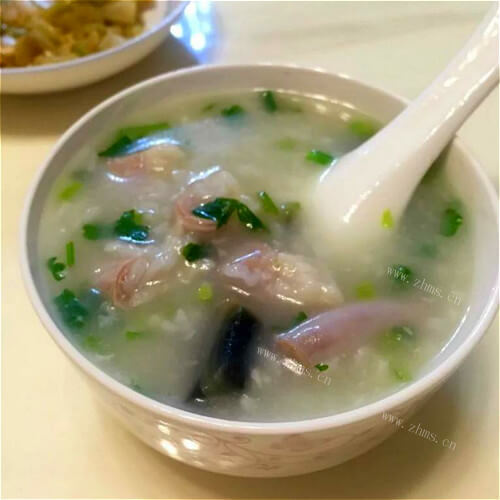 美味的 鲍鱼皮蛋粥