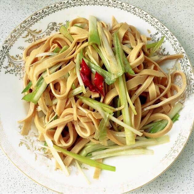 美味的油泼豆腐皮