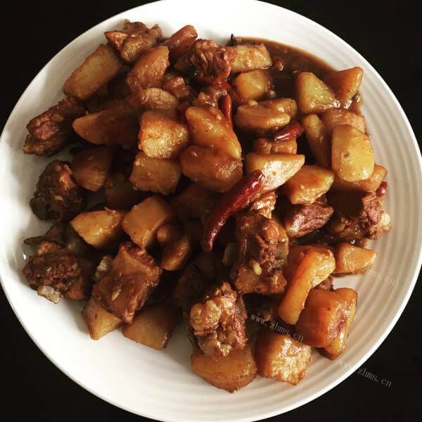 美味的排骨炖土豆干