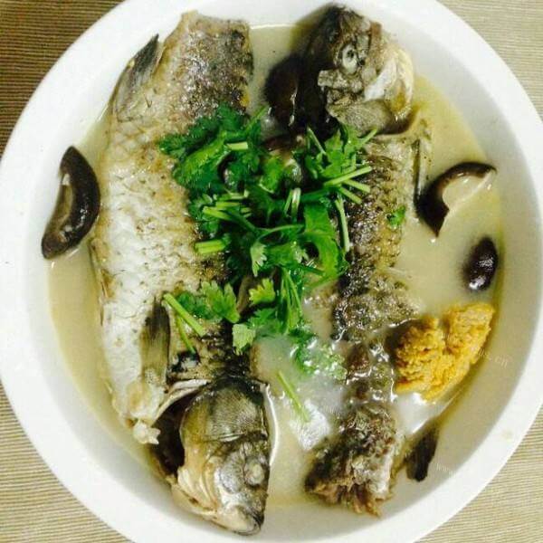 美味的菌菇炖鱼