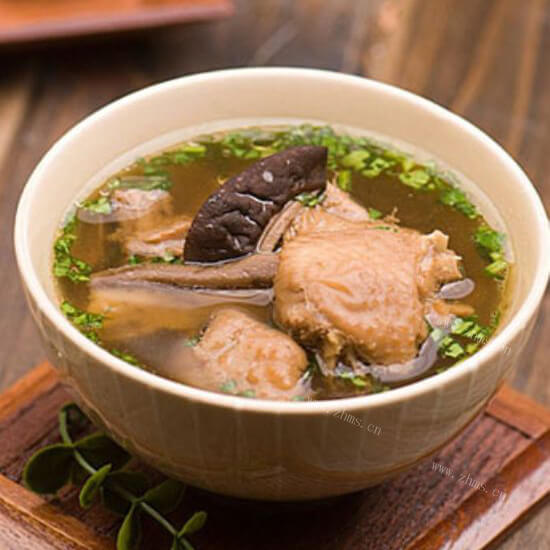 美味牛肝菌童子鸡汤