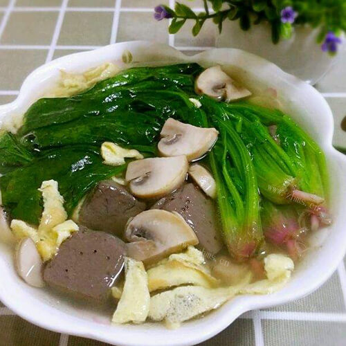 美味雪菜蘑菇鸭血汤