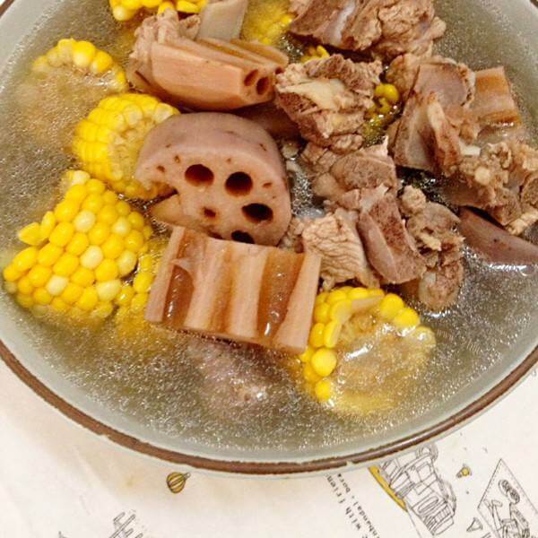 营养玉米莲藕脊骨药膳汤