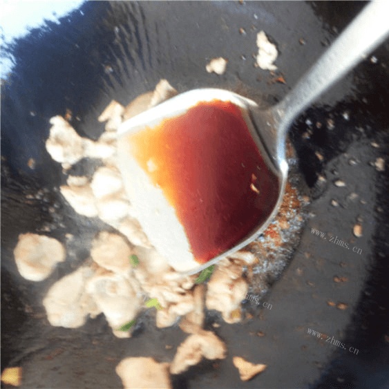 口感极佳的扁豆炒肉片做法图解4)