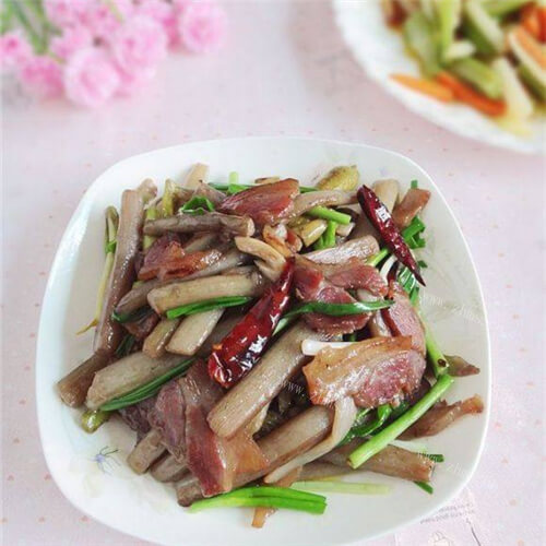 清香芋头腊肉蒸