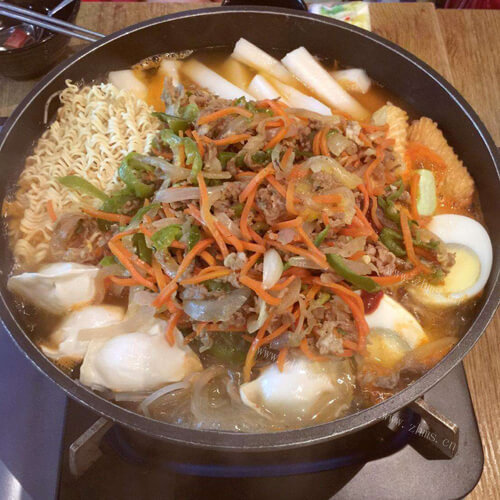 好吃的泡菜年糕豆腐汤