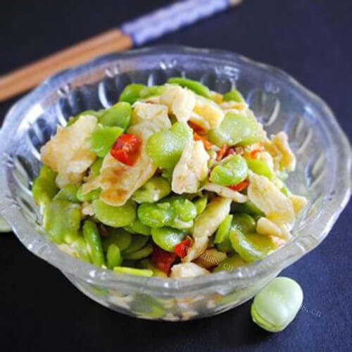 鲜咸酸辣的红剁椒炒蚕豆