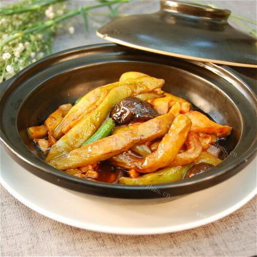 鲜嫩的东江豆腐煲