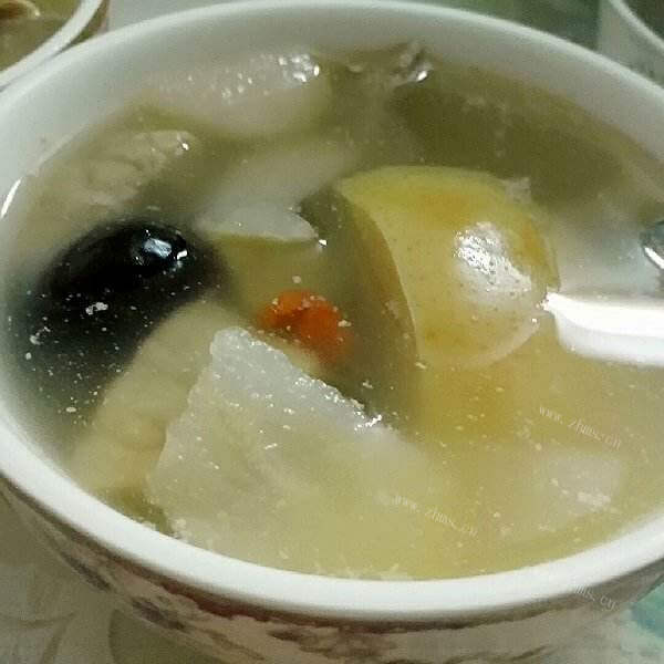 可口的鲜玉竹猪肺汤