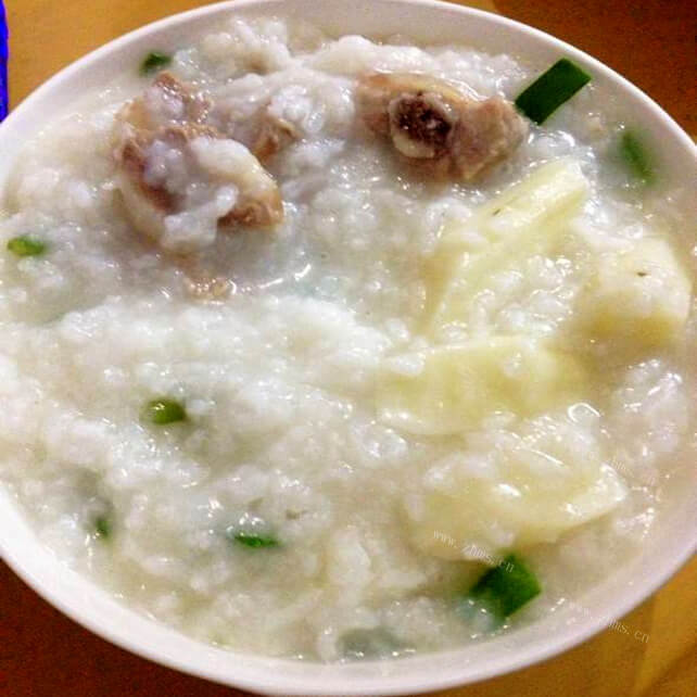 鲜美的滋补排骨粥