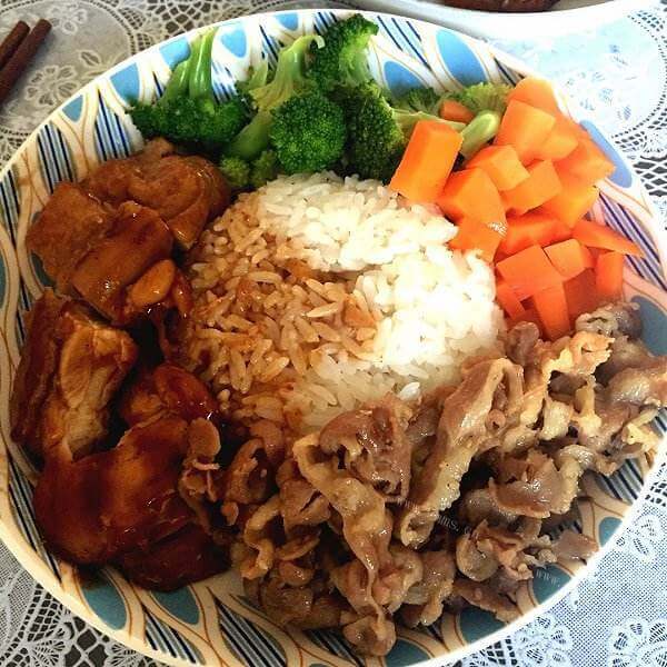美味的红咖喱羊肉饭