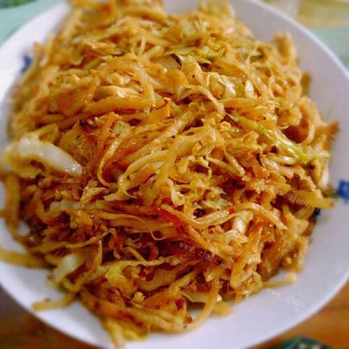 秘制圆白菜三文鱼炒饼
