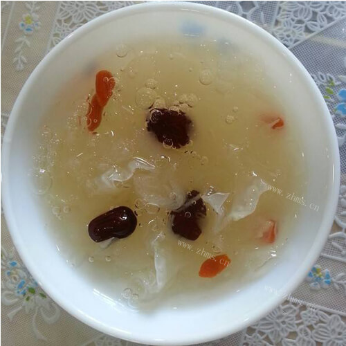 养颜的红枣枸纪银耳羹