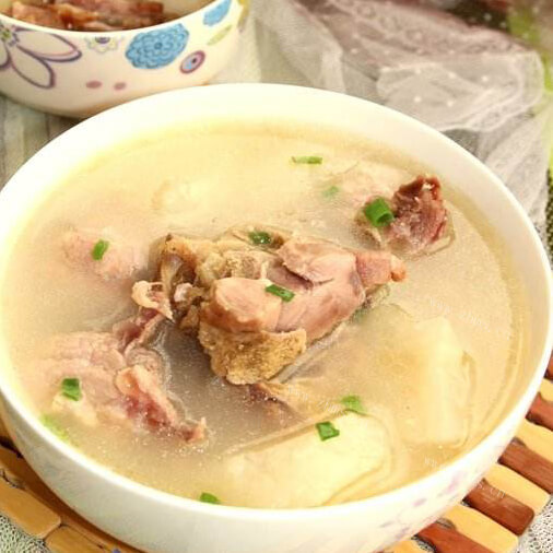 美味的腊排骨炖白萝卜