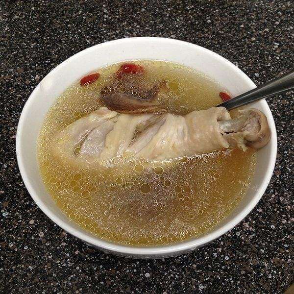 营养灵芝枸杞鸡肉汤