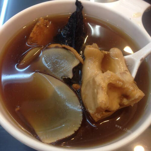 营养的鱼胶灵芝汤