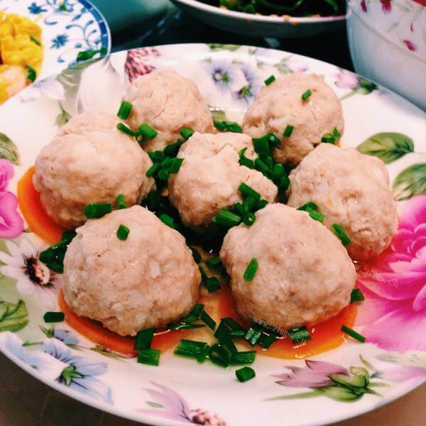 色香味俱全的玉子豆腐蒸肉丸