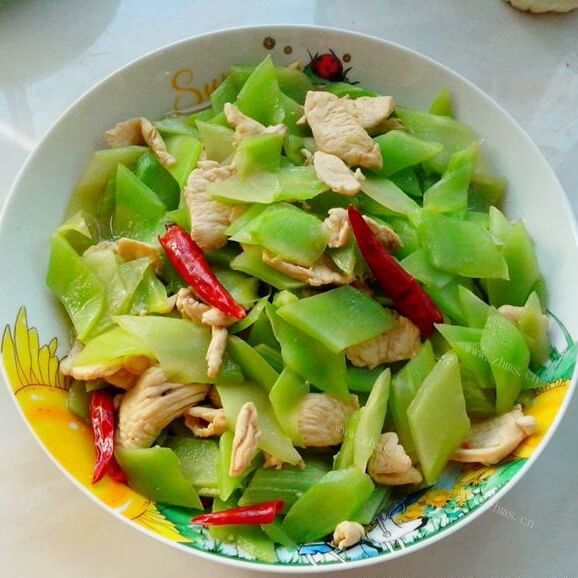 美味的莴笋炒鸡柳