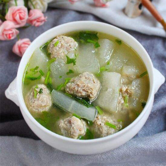 美味的骨汤冬瓜丸子煲