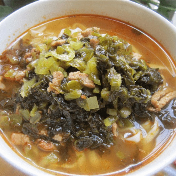诱人的酸菜肉丝面