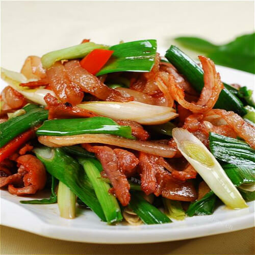 美味的蒜薹炒羊肉片