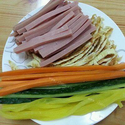 美味的紫菜包饭便当做法图解1)