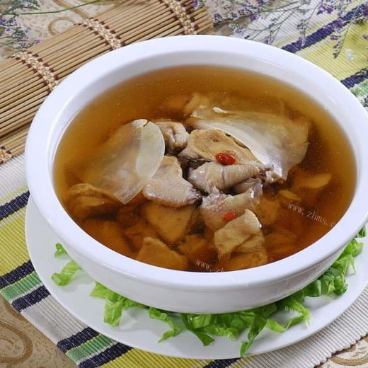 补品炖鸽子汤