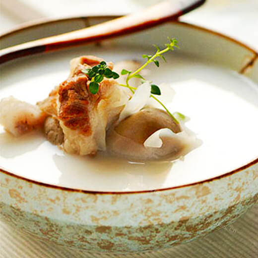 美味天菜芯腐竹龙骨汤
