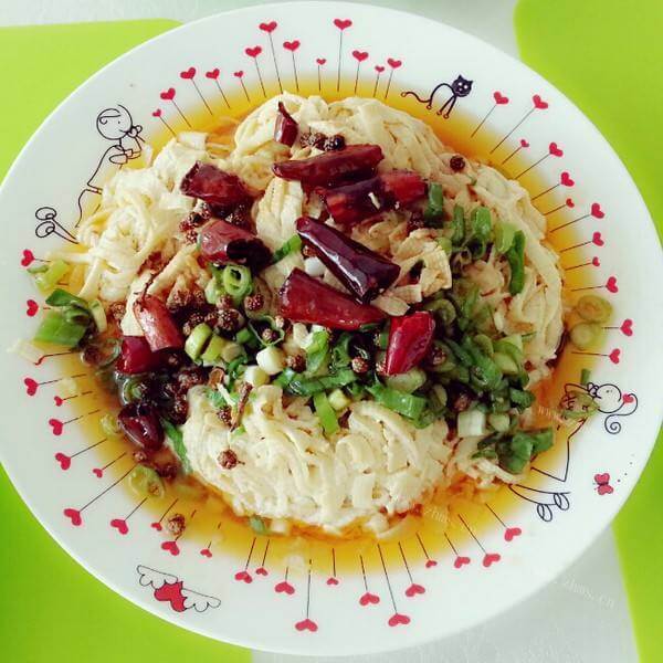 美味的油泼豆腐皮