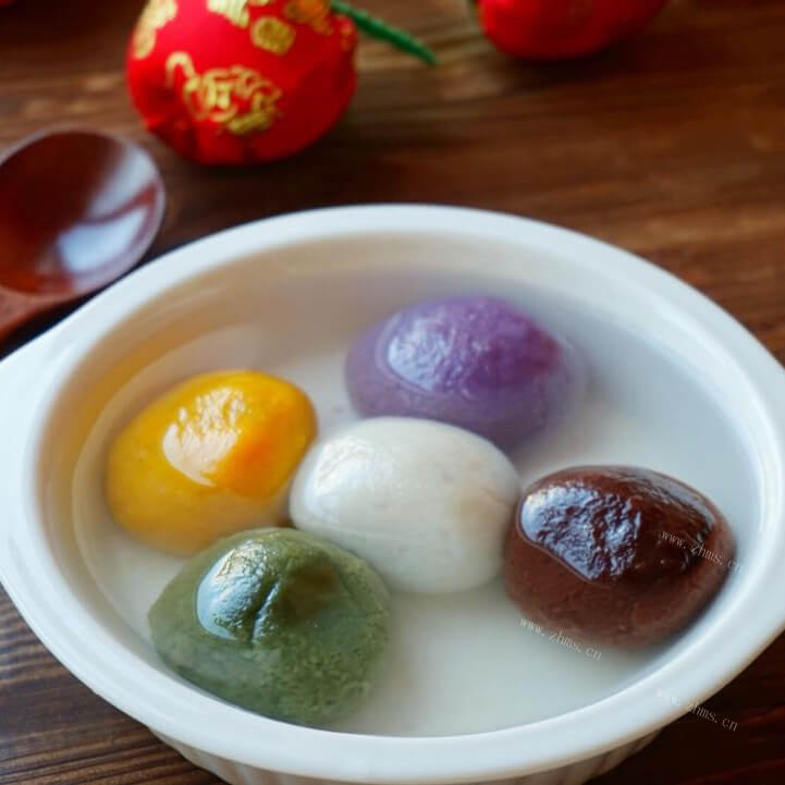 美味的南瓜玫瑰黑芝麻汤圆