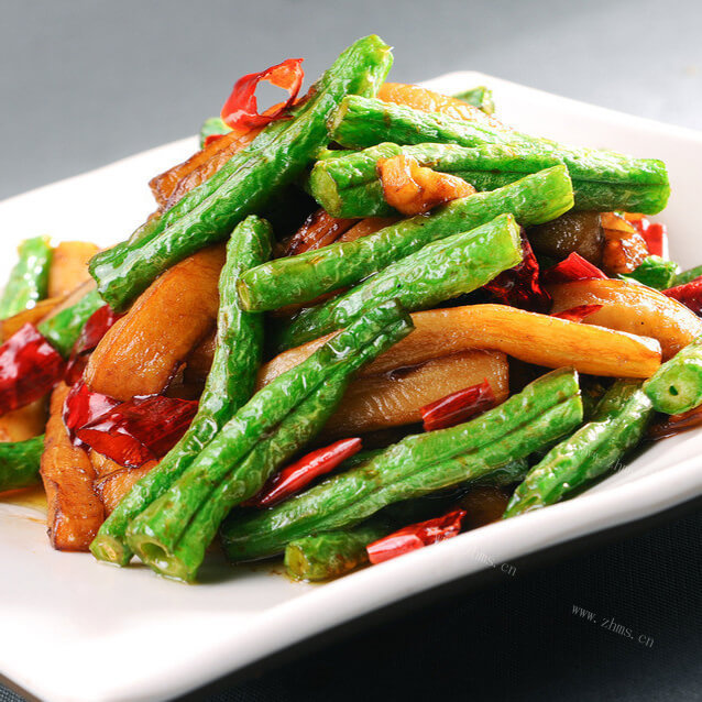 美味的茄子煸豆角