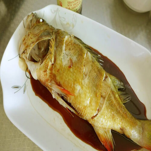 云南特色清蒸红尾鱼