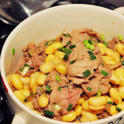 美味的黄豆清蒸牛肉